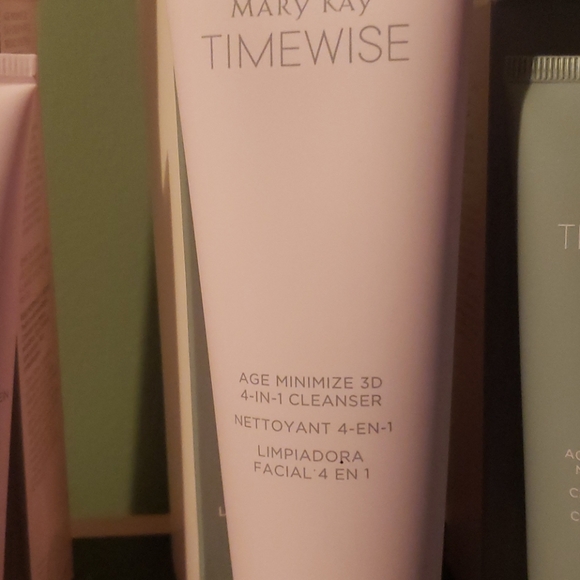 Timewise anti aging cleanser - Picture 1 of 3